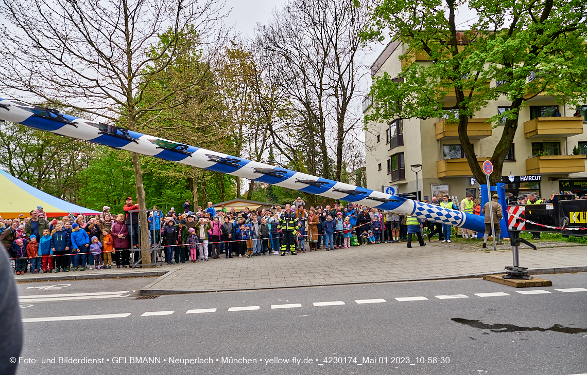 01.05.2023 - Maibaumaufstellung in Berg am Laim